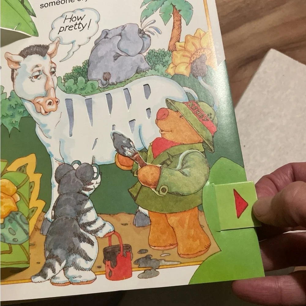 1984 Kirby On Safari Pop up Book in original box - Picture 8 of 9